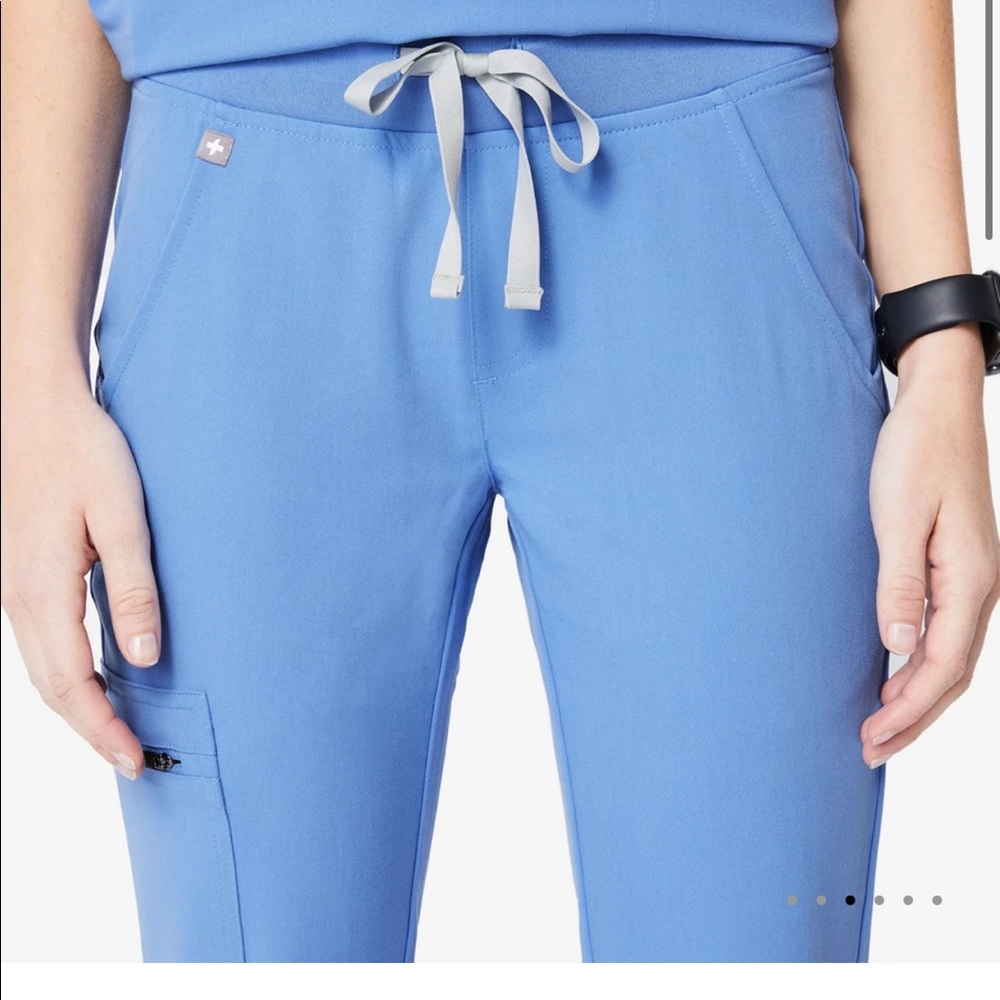 Figs set in color Ceil Blue